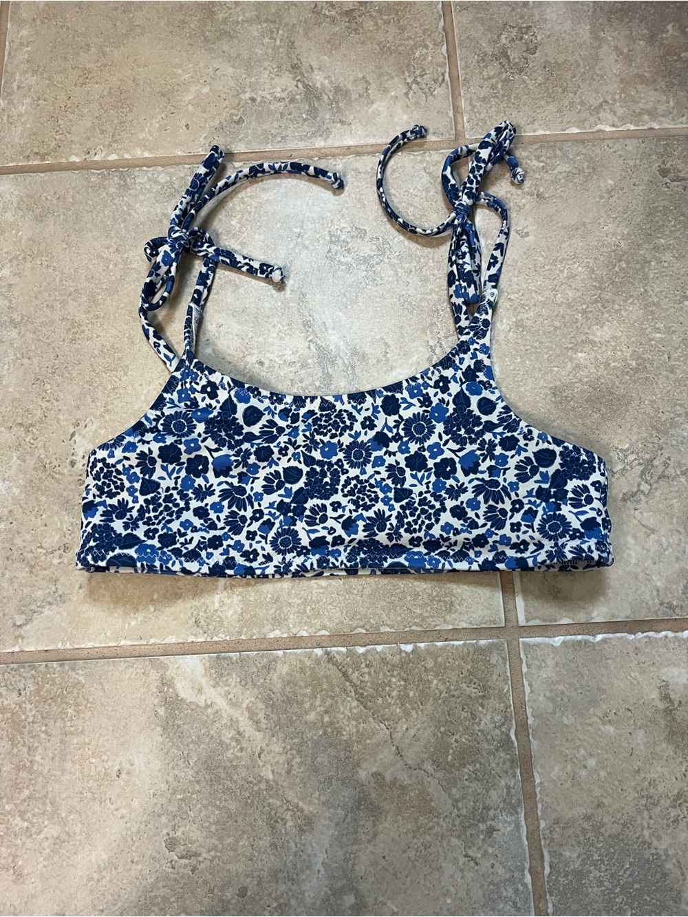 Vineyard Vines Blue and White Floral Tie-Shoulder Crop Top